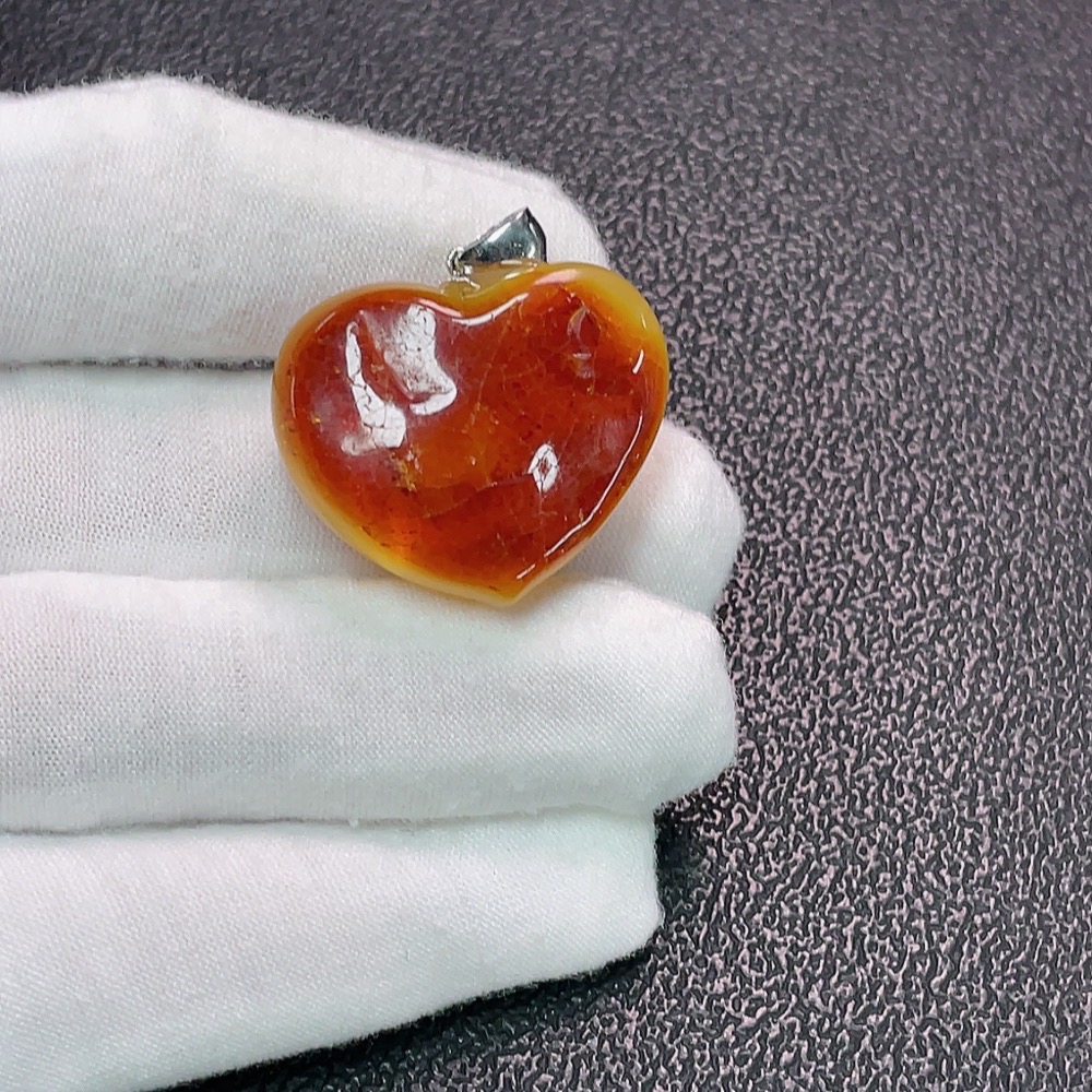 C34006851 Amber Beeswax Pendant Non-Gold Total Weight Approx. 5.94g