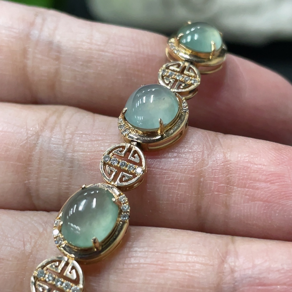 F35172266 Jadeite Cabochon Inlaid Bracelet, 18K Gold with Diamond Accents, Total Weight Approx. 11.6g