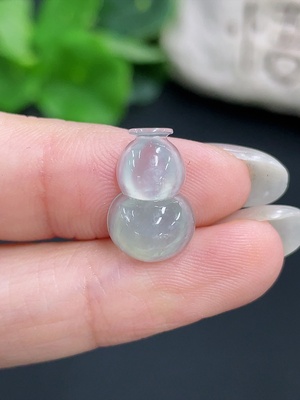 F41949078 翡翠挂件 葫芦  货品总重约1.07g