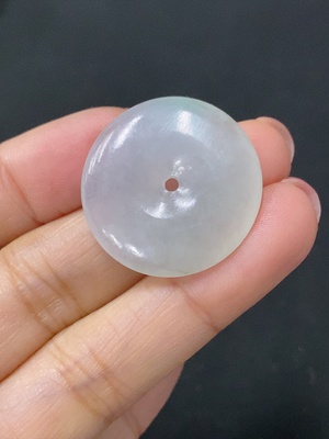 F27175920 翡翠挂件平安扣  货品总约重5.57g