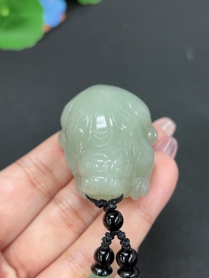 H46587261 和田玉挂件 瑞兽 货品总重约【含绳】61.4g