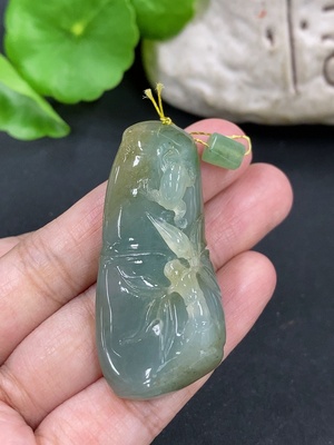 F46526039 翡翠挂件竹节 货品总约重22.39g