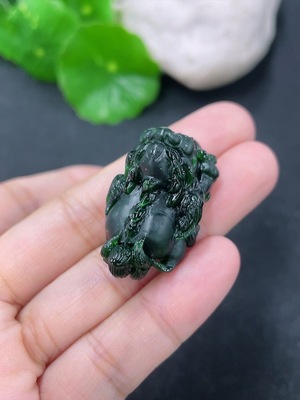 F45374130 翡翠挂件貔貅 货品总约重11.84g