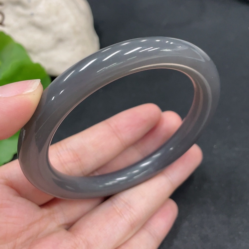 H31635266 Hetian Jade Round Bangle Size 57 Gross Weight Approx. 41.7g