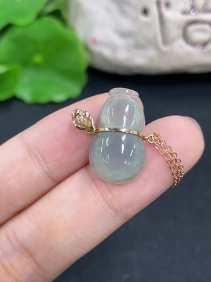 F46571049 翡翠挂件 葫芦  18k 配镶钻石  货品总重约2.8g
