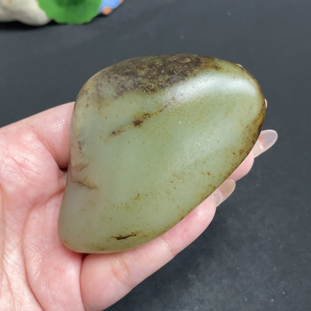 H32804534 Hetian Jade containing other mineral components with undetermined skin color cause, total weight about 221.4g