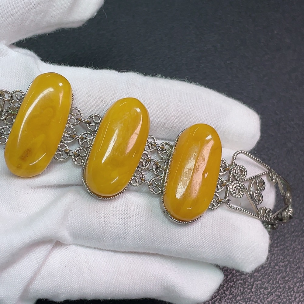 C33851149 Amber Honey Wax Bracelet Non-Gold Total Weight Approx. 28.86g