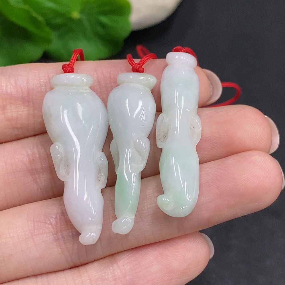 F34022486 Jadeite Pendants Sell as a Lot