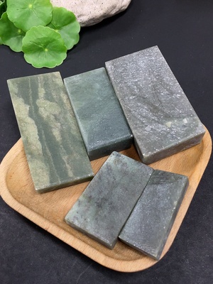 H46531543 和田玉     货品总重约605.2g 含其他矿物