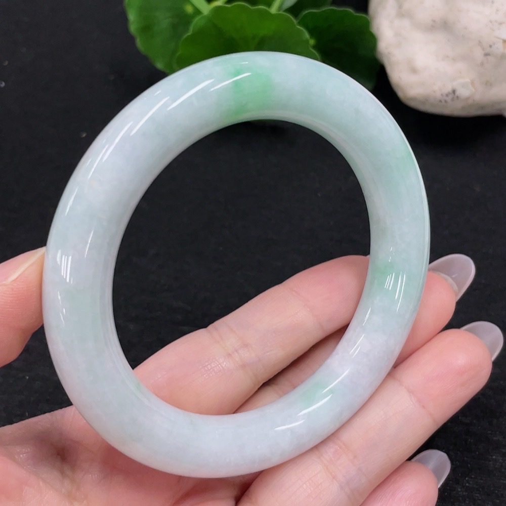 F32709551 JadeiteRound Bangle, 57.4 Inner Diameter, Approx. 77.6g Total Weight