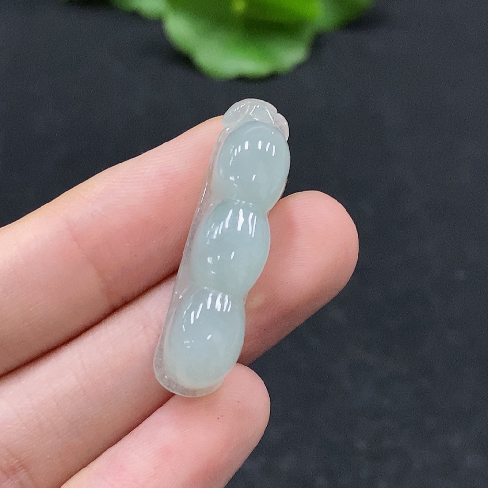 F34964582 Jadeite Lucky Bean Pendant Total weight approx. 4.77g