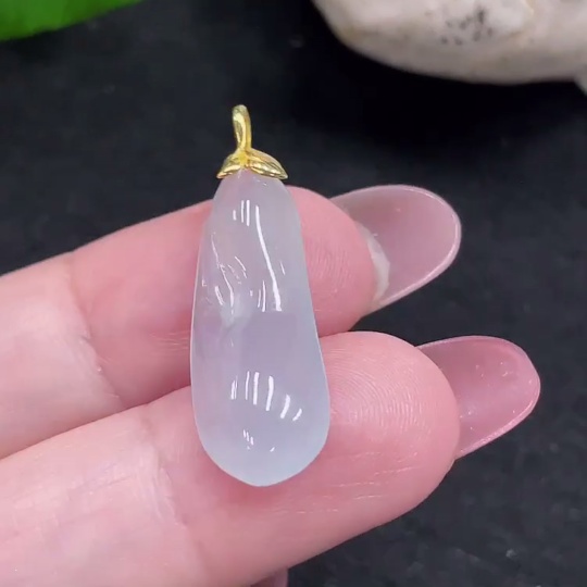 F32774014 Jadeite Blessing Melon Pendant in 18K Gold (Approx. Total Weight: 1.9g)