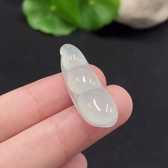 F34075308 Jadeite Auspicious Bean Inlay Piece Total Weight Approx. 3.17g