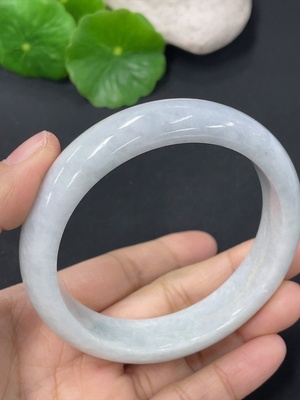 F37425635 翡翠正圈手镯 货品总重约60.9g 57.3圈口