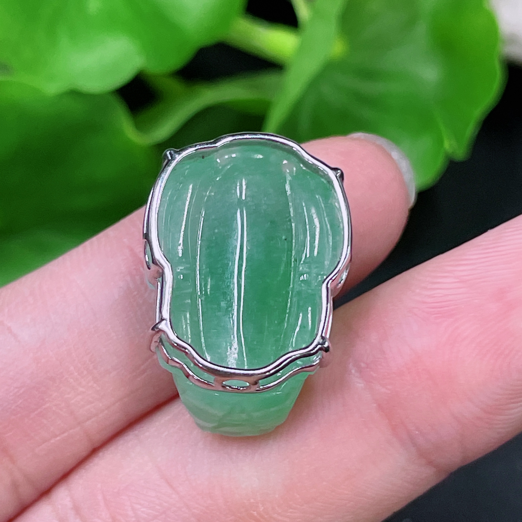 F33944077 Jadeite Pendant with 18K Gold Setting, Total Weight Approx. 5.7g