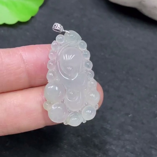 F30563435 Jadeite Pendant with 18k Clasp, Total Weight Approx. 3.91g