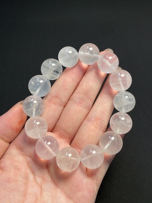 C42963284 水晶手串  卡15.6mm左右  货品总重约70.94克  可见有机物