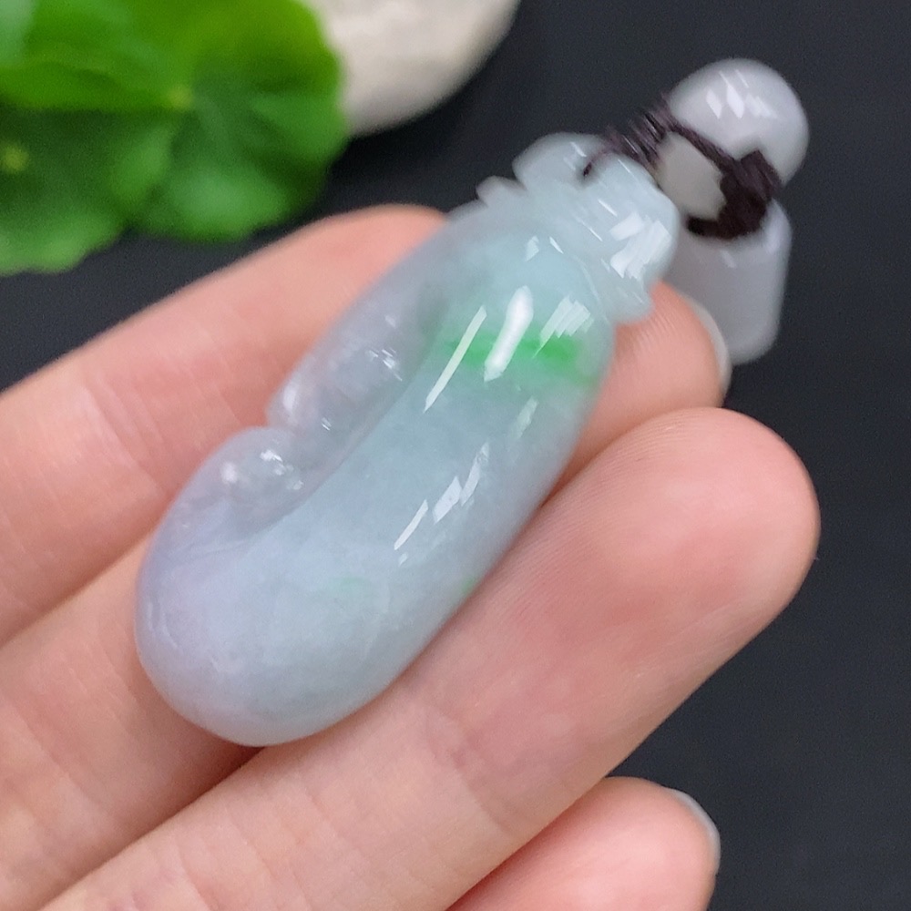 F33832095 Jadeite Ruyi Pendant Total weight approx. 13.4g (including cord weight) Matching beads not jadeite