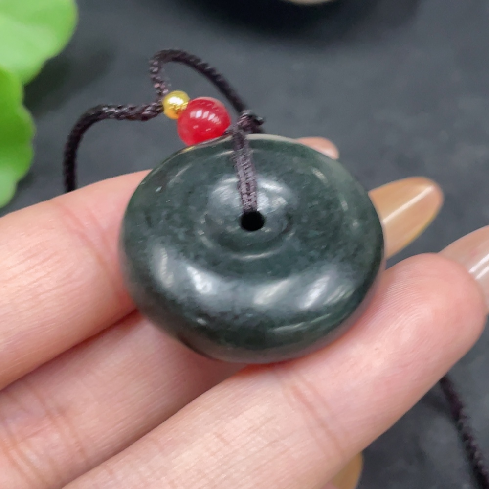 H32797204 Hetian Jade Pendant Safety Knot