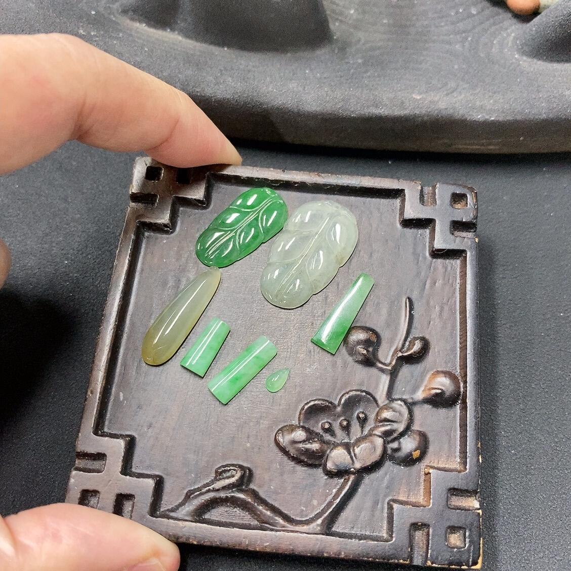 F1218953 Jadeite inlaid pieces (lot sale with纹裂)