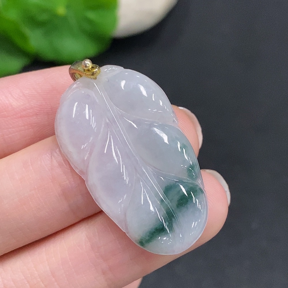 F34968730 Jadeite Leaf Pendant Non-Gold Inlaid Total Weight Approximately 4.7g