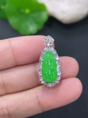 F46566345 翡翠福豆镶嵌吊坠 18k金镶 配镶钻石 货品总重约3g