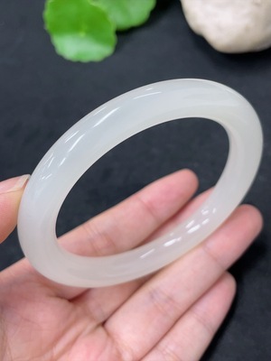 H41904963 和田玉圆条手镯 圈口59.4  货品总重约48.5g