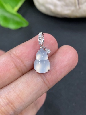 F46595956 翡翠镶嵌葫芦吊坠 9k 非钻 货品总约重1.3g