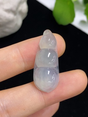 F42977964 翡翠福豆挂件 货品总重约3克
