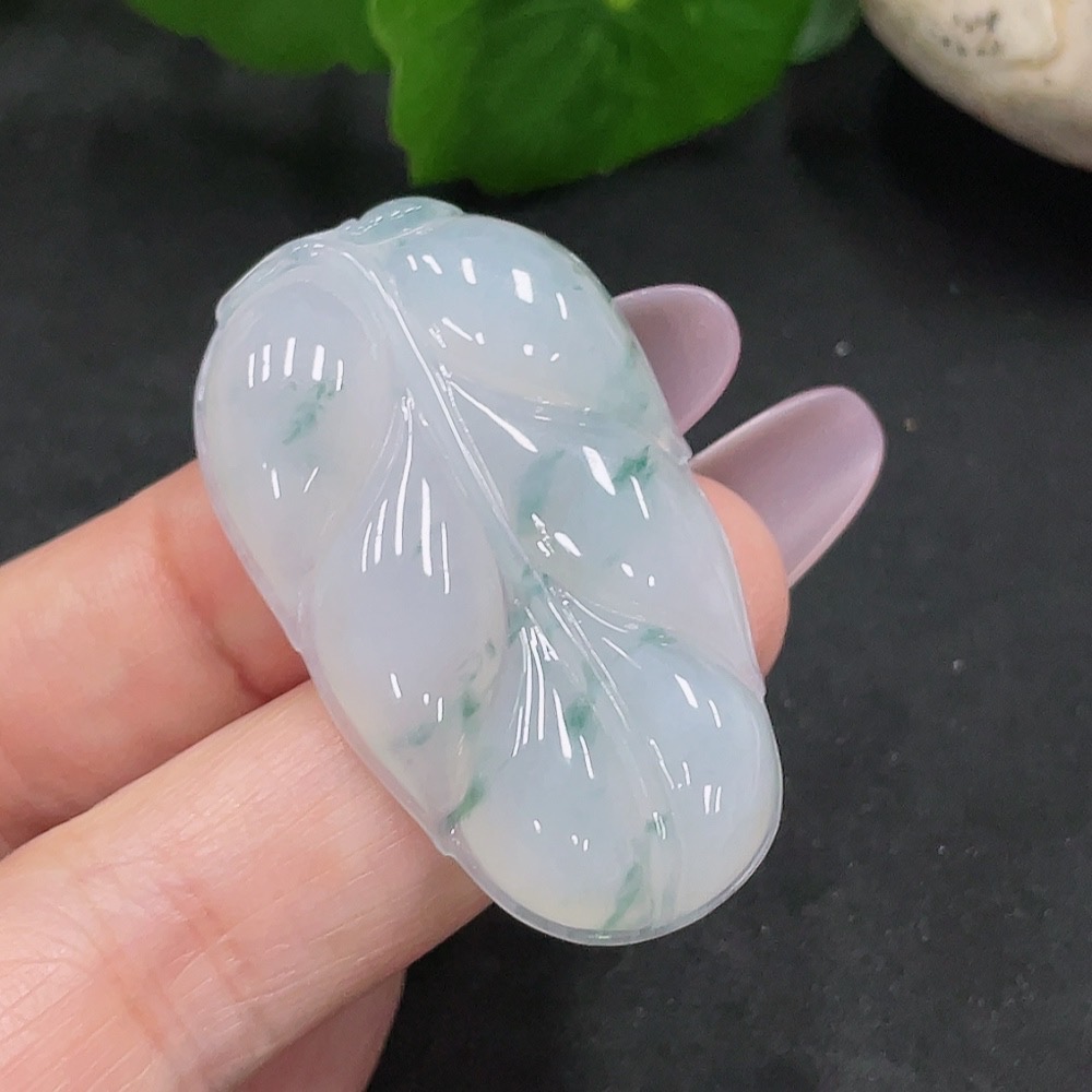 F35129464 Jadeite Leaf Pendant Total Weight Approx. 11.27g
