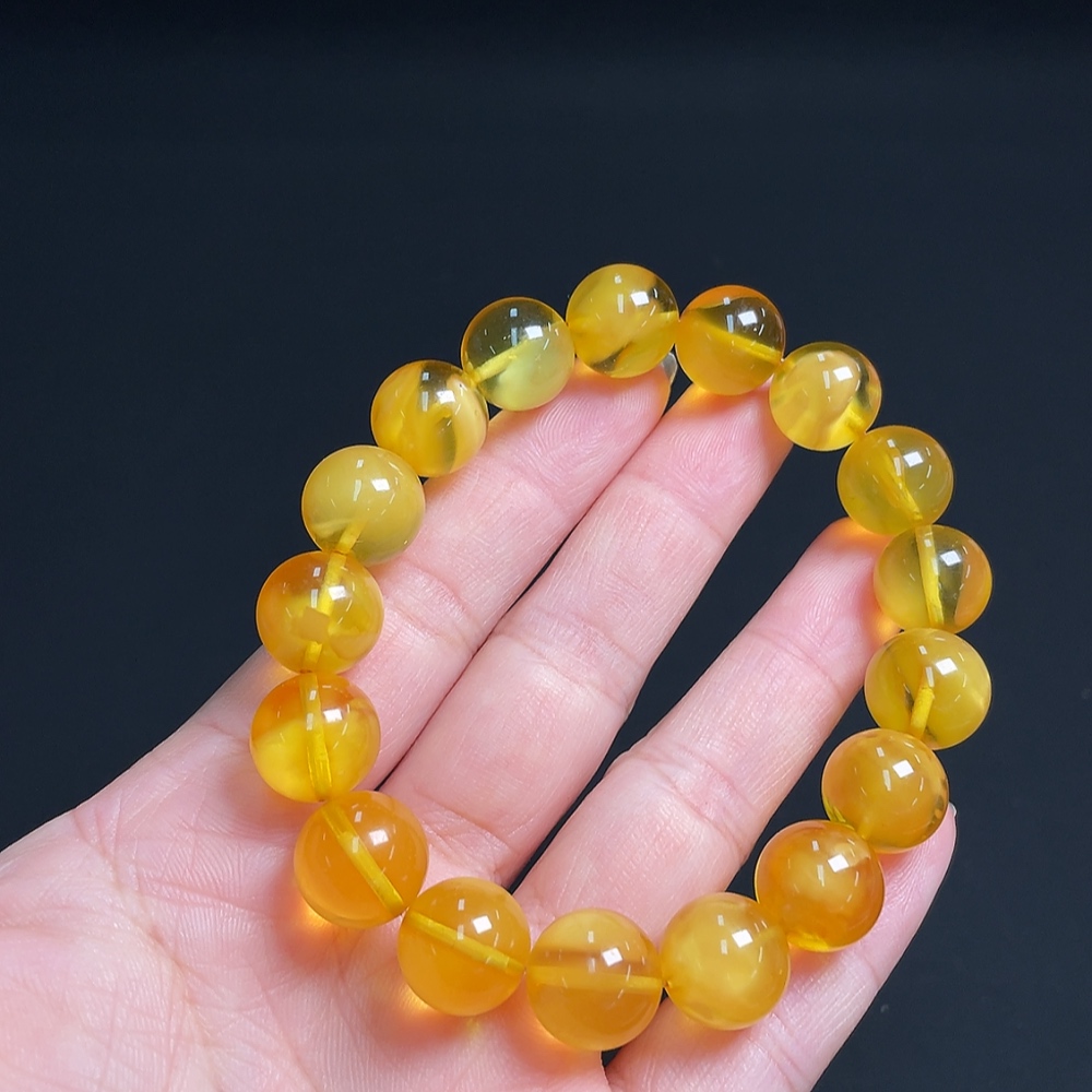 C23681438 Amber Beeswax Bracelet Total Weight Approx. 17.57g Size About 11.9mm