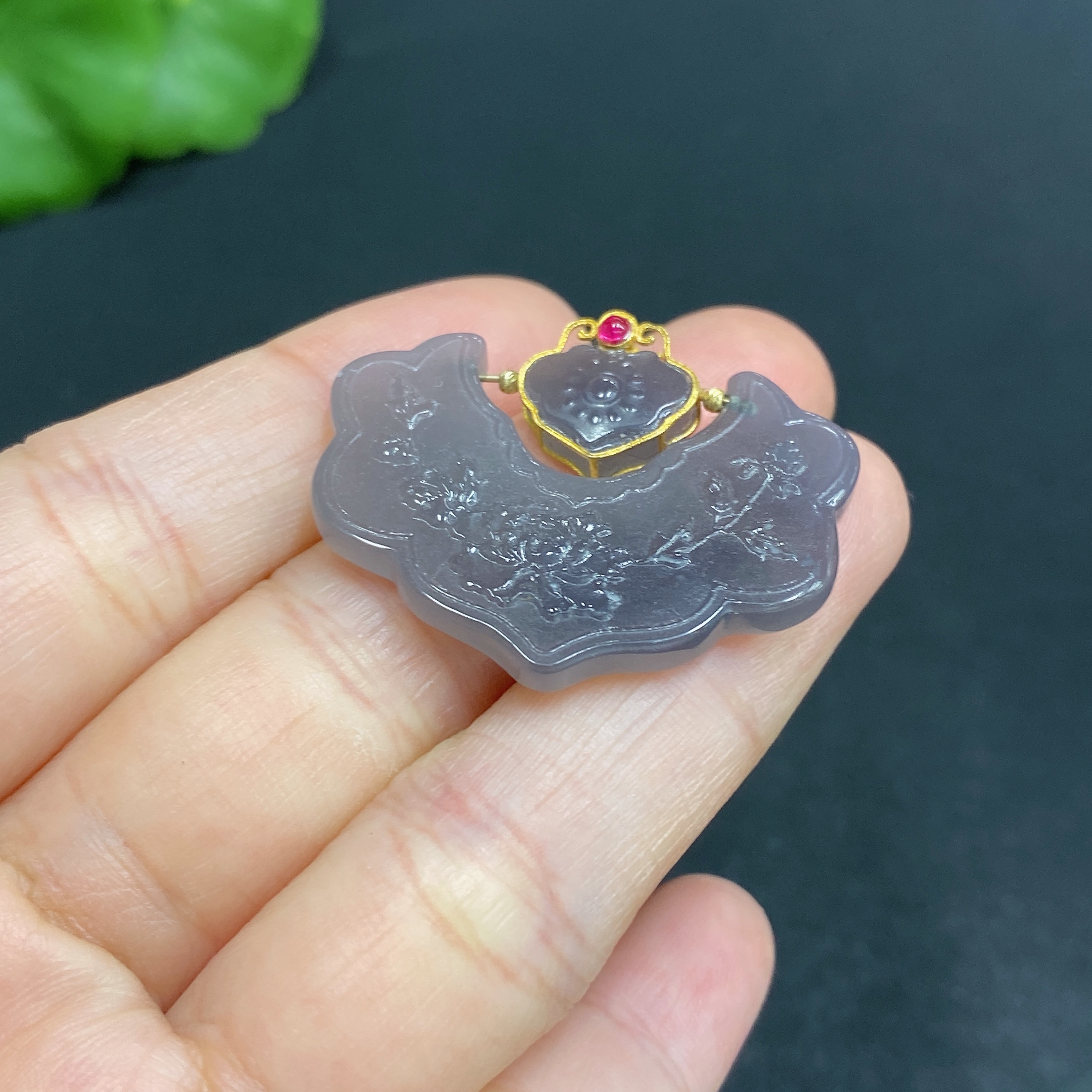 H31585253 Hetian Jade Pendant, Antique-style Plaque, 73% Gold Content, Total Weight Approx. 5.3g