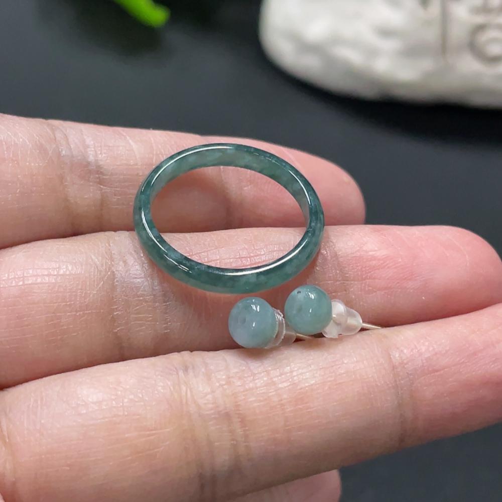 F33910047 Jadeite Ear Stud + Ring Non Gold Inlay Size 17