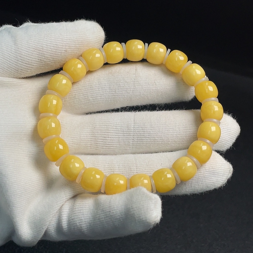 C30511672 Amber Beeswax Bracelet Approx. 9.6mm Total Weight Approx. 12.03g