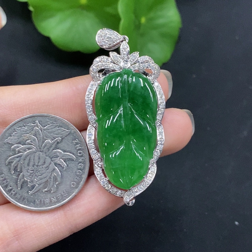 F28280469 Jadeite Leaf Inlay Pendant 18K Gold Total Weight Approx.10.69g With Diamond Accents