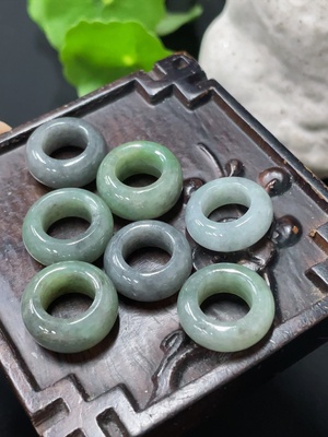F34978330 Jadeite Donut Pendant