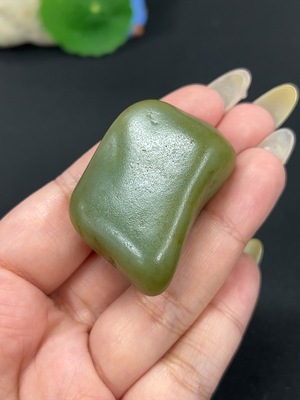 H42979388 和田玉 皮色成因未定 货品总重约54.1g