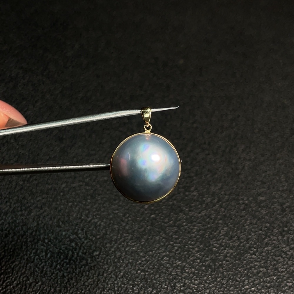 C30469160 Composite Seawater Pearl Pendant with 18K Gold Mounting, Card Size Approx. 14.9mm, Total Weight Approx. 2.44g, Color Origin Undetermined