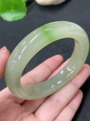 H41815704 和田玉正圈手镯  圈口55  货品总重约61.4g