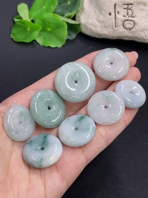 F42971280 翡翠挂件一手走
