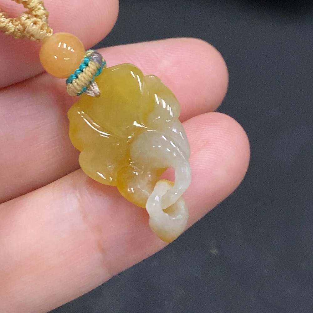 F33856799 JadeiteLotus Pendant Total Weight Approx. 3.7g (including cord weight) Color origin undetermined