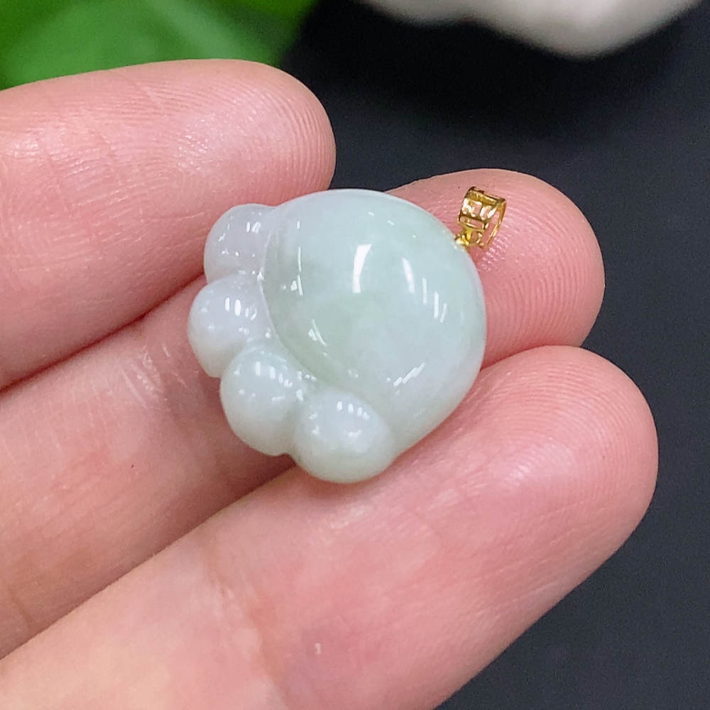 F29391274 Jadeite Pendant with 18K Gold Clasp, Total Weight Approx. 2.8g