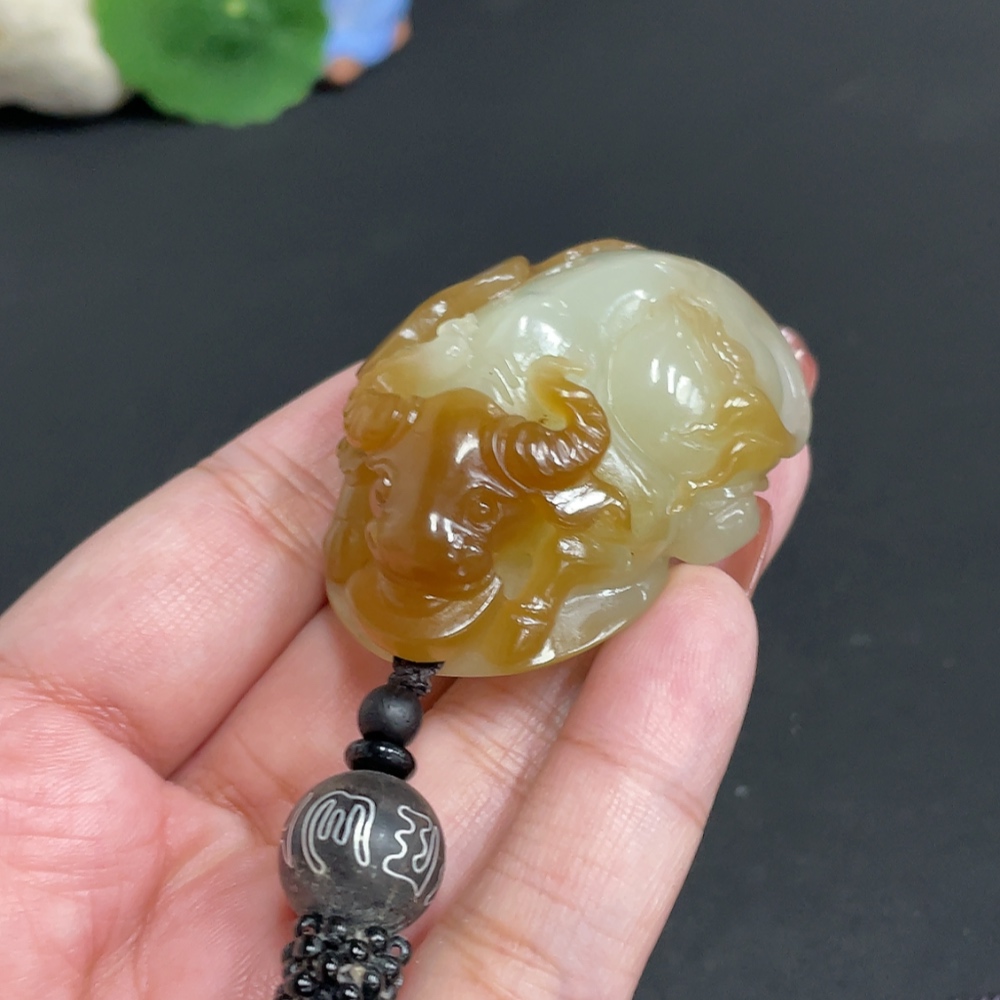 H35101254 Hetian Jade Pendant: Turning Fortunes with the Ox