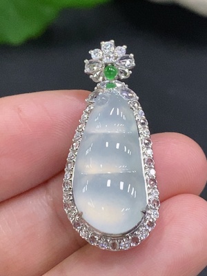 F32801621 Jadeite Lucky Bean Pendant in 18K Gold, Total Weight Approx. 4.5g (Non-Diamond)