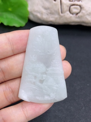 F44317107 翡翠挂件 山水 毛货 货品总重约16.2g