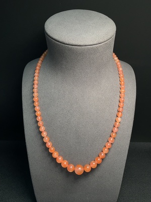 C30445409 Red Agate Necklace with Visible Organic Inclusions, Non-Gold, Total Weight Approx. 36.97g, Size Range 4.1-12.3mm