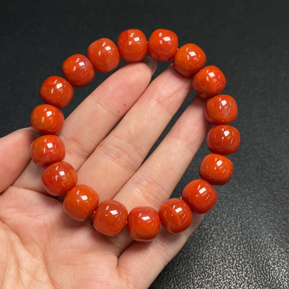 C32745843 South Red Agate Bracelet with Visible Organic Matter, Total Weight Approx. 46.53g, Size Approx. 12.2mm