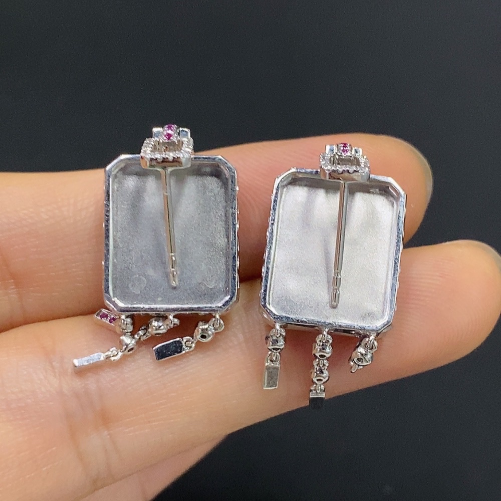 F21333589 Jadeite Inlaid Earrings (18K Gold) Approx. 8g Total Weight