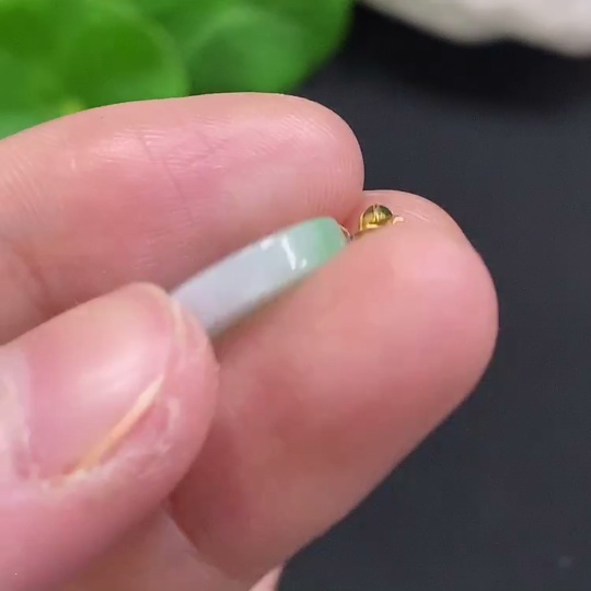 F31648224 Jadeite Donut Pendant with 18K Gold Clasp, Total Weight Approx. 1.5g