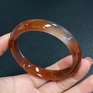 C31617896 Southern Red Agate Bracelet with Visible Organic Inclusions, Total Weight Approx. 37.92g, Size 55.4mm